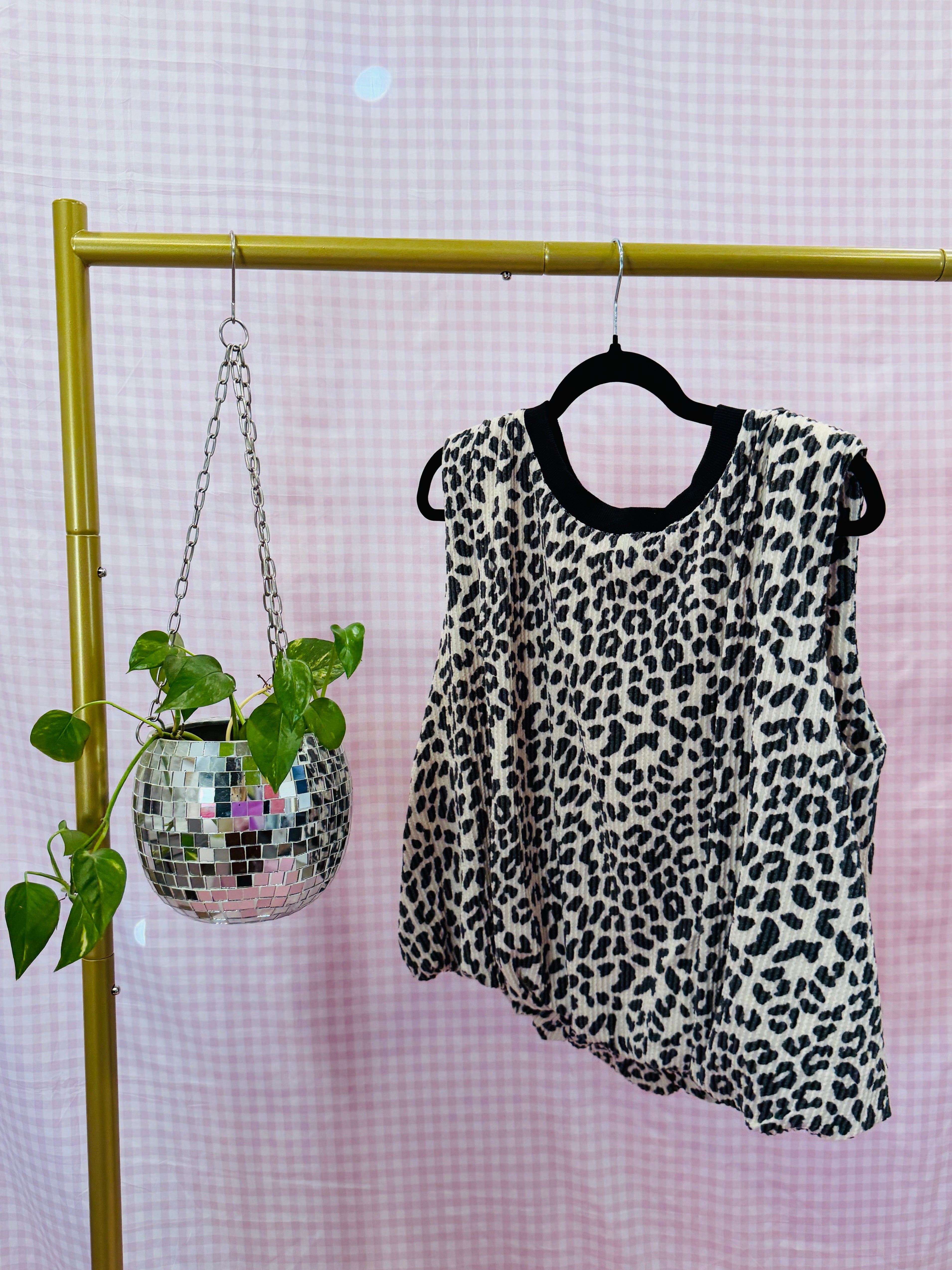 Textured Leopard Printed Knit Sleeveless Top